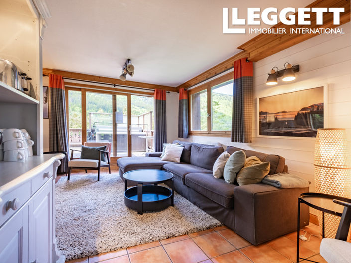 Image No.3-8 Bed House for sale