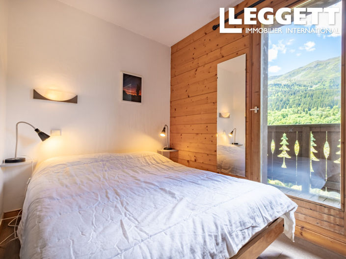 Image No.9-8 Bed House for sale