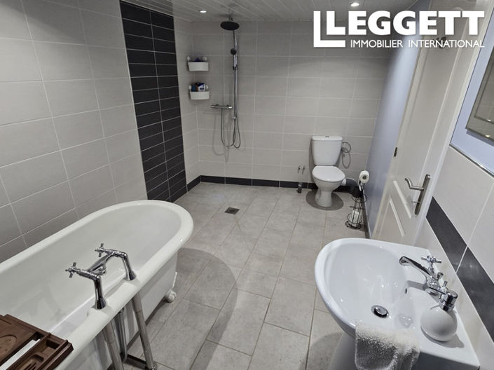 Image No.10-3 Bed House for sale