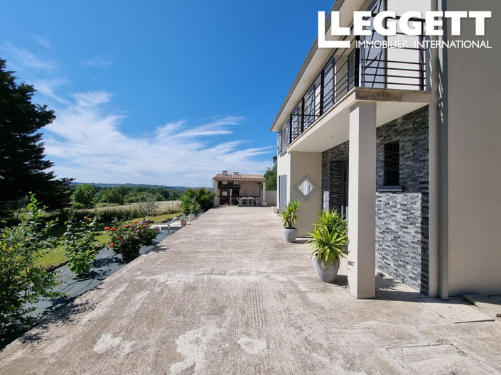 Image No.2-4 Bed House for sale