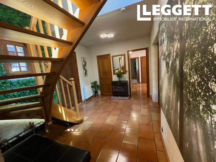 Image No.7-5 Bed House for sale