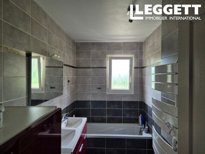 Image No.8-3 Bed House for sale