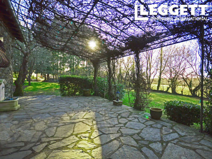 Image No.1-4 Bed House for sale