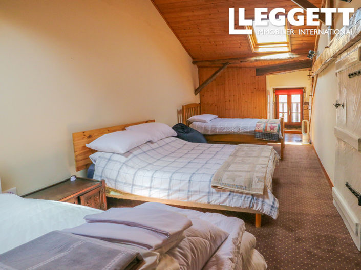 Image No.10-3 Bed House for sale