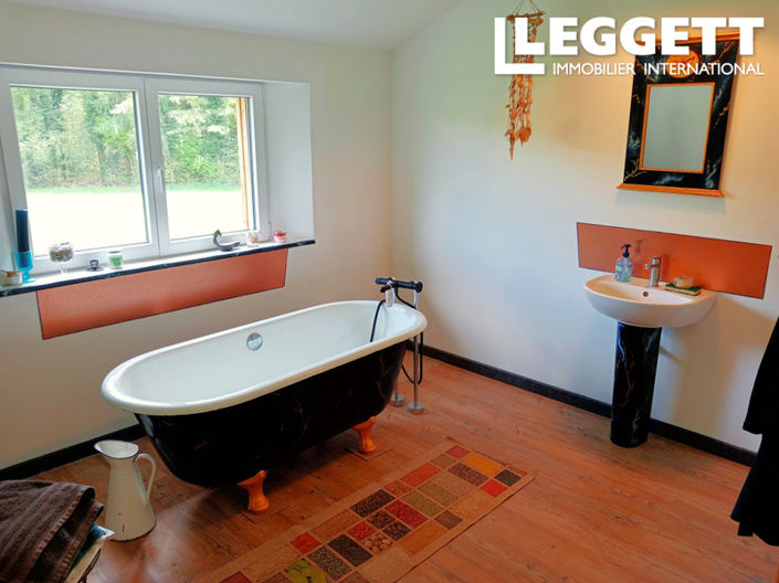 Image No.7-5 Bed House for sale