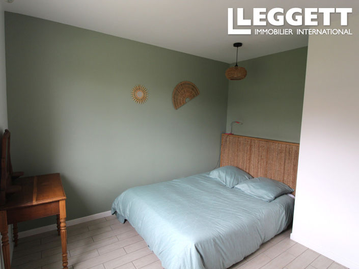 Image No.8-6 Bed House for sale