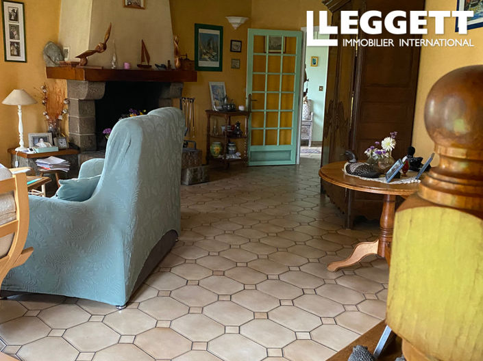 Image No.8-5 Bed House for sale