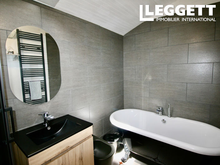 Image No.8-3 Bed House for sale