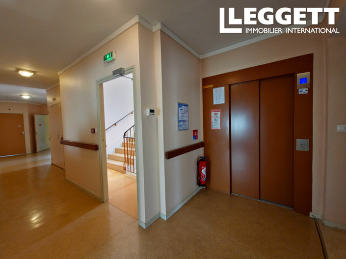 Image No.5-30 Bed House for sale