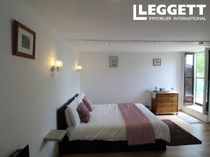 Image No.8-9 Bed House for sale