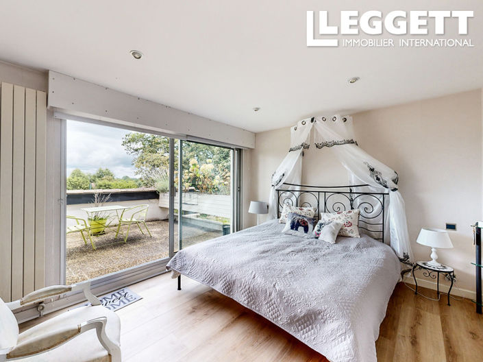 Image No.10-6 Bed House for sale