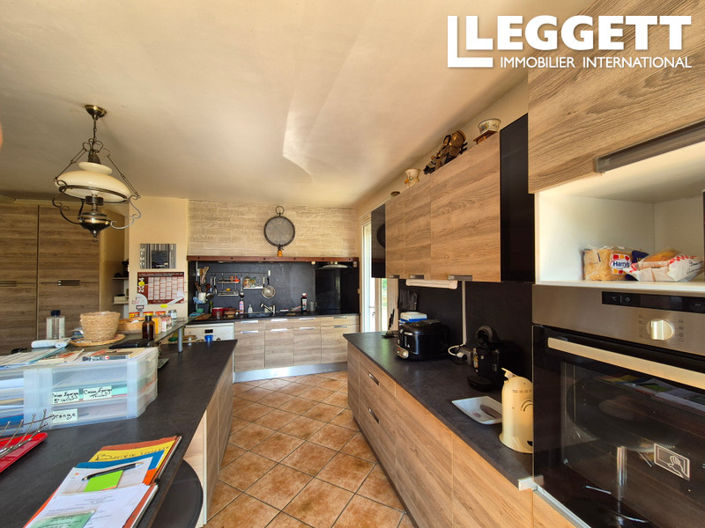 Image No.7-6 Bed House for sale