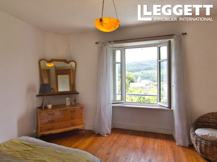 Image No.6-3 Bed House for sale