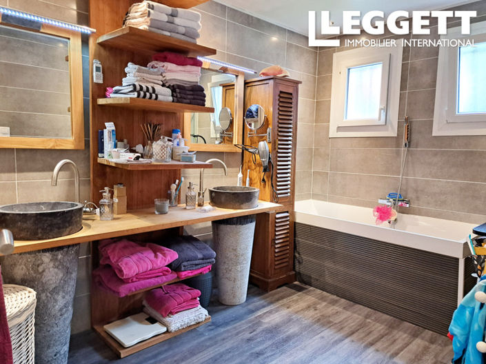 Image No.10-7 Bed House for sale