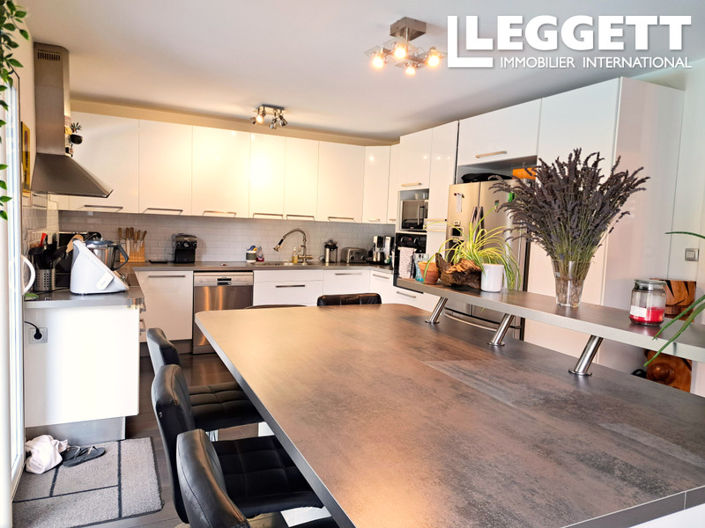 Image No.7-7 Bed House for sale