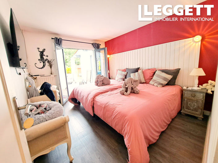 Image No.8-7 Bed House for sale