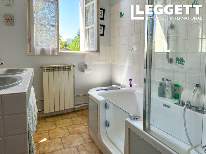 Image No.8-5 Bed House for sale