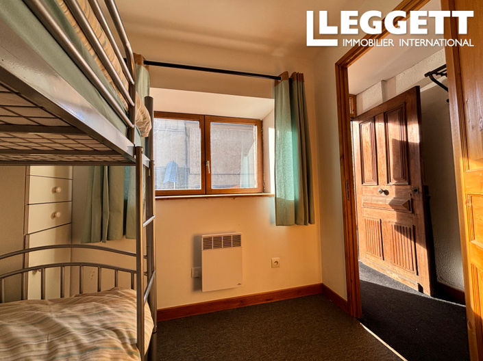 Image No.8-3 Bed House for sale