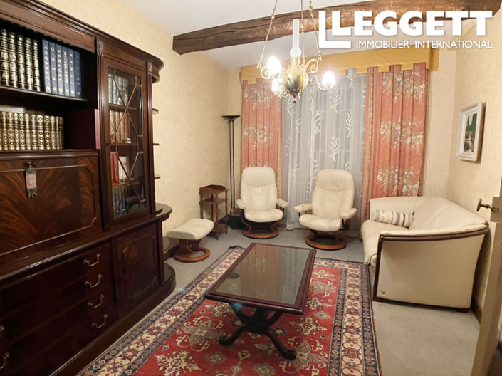 Image No.9-8 Bed House for sale