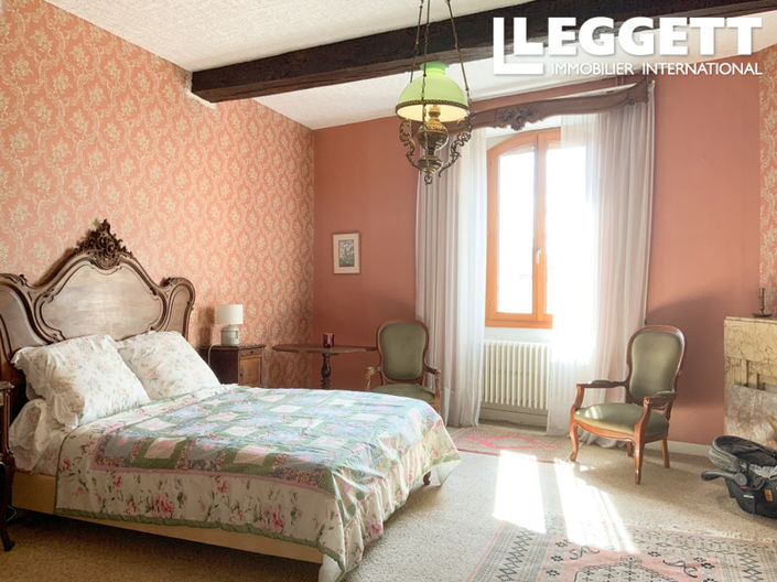 Image No.9-8 Bed House for sale