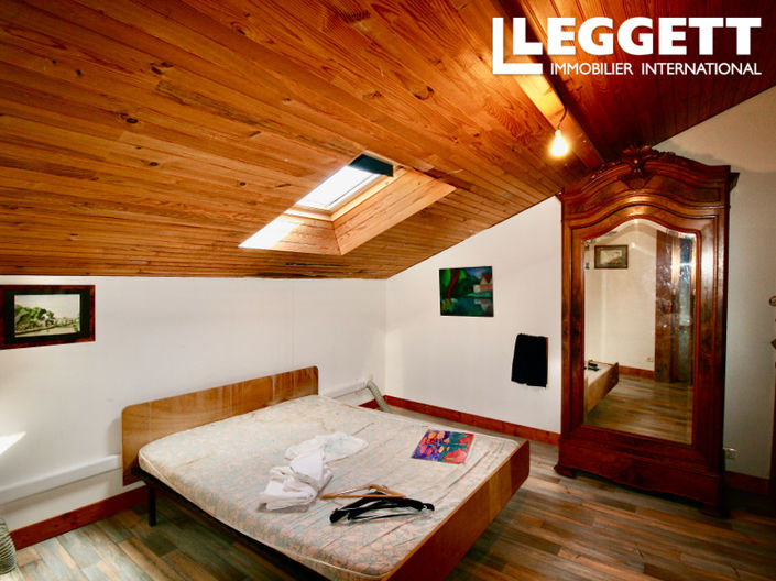 Image No.8-5 Bed House for sale