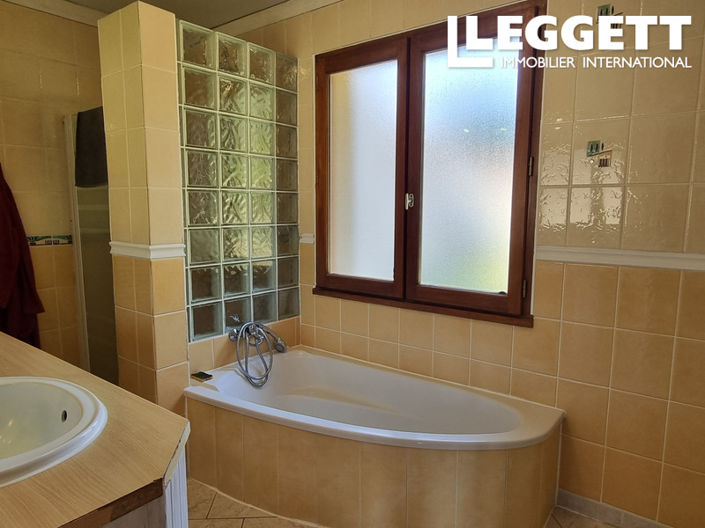 Image No.8-4 Bed House for sale