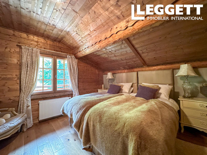 Image No.8-5 Bed House for sale