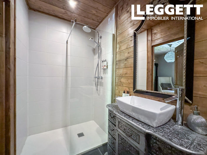 Image No.9-5 Bed House for sale