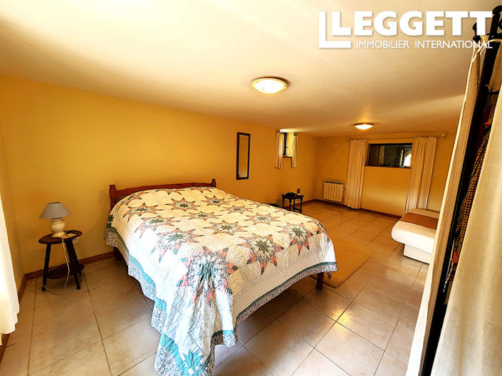 Image No.8-4 Bed House for sale