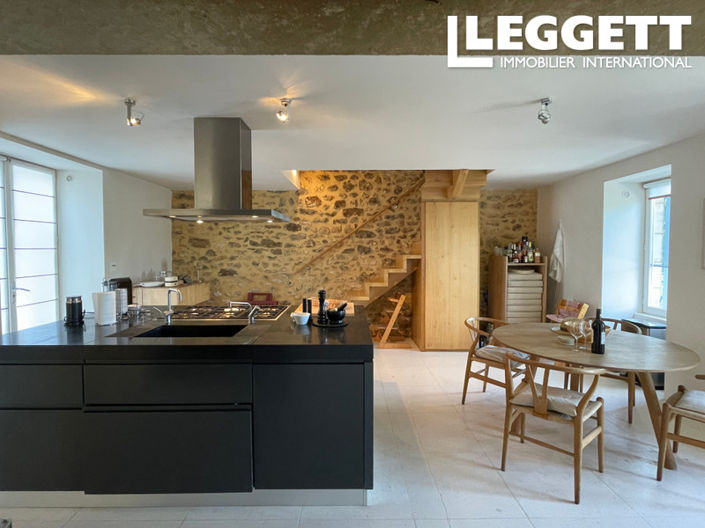 Image No.6-8 Bed House for sale