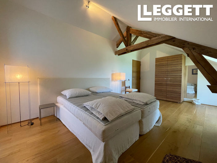 Image No.9-8 Bed House for sale