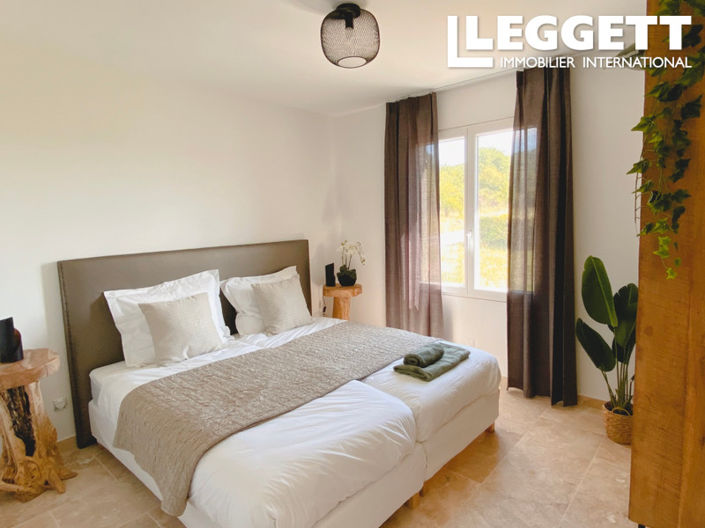 Image No.8-2 Bed House for sale