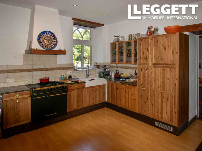 Image No.4-11 Bed Chateaux for sale