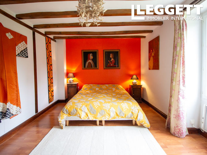 Image No.5-6 Bed House for sale