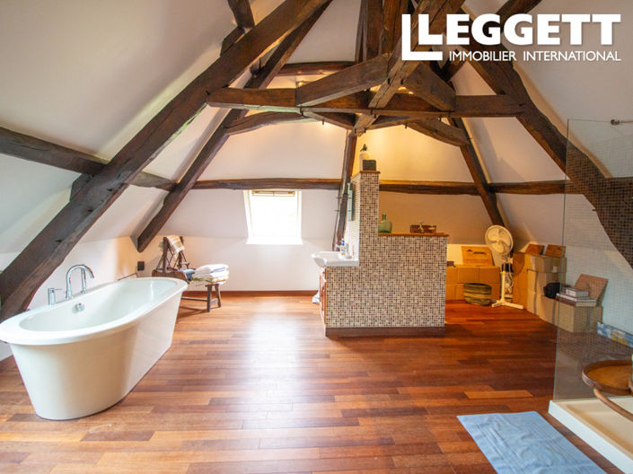 Image No.8-6 Bed House for sale