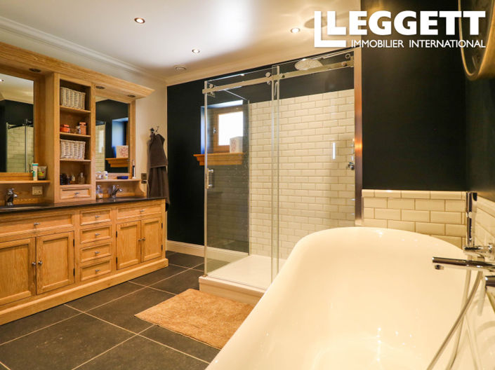 Image No.7-7 Bed House for sale