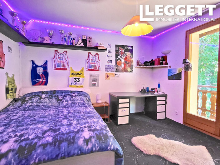 Image No.9-5 Bed House for sale