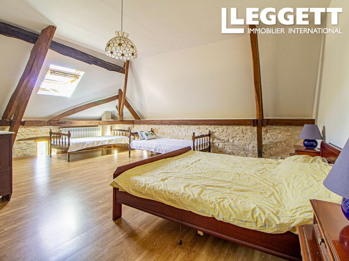 Image No.8-6 Bed House for sale