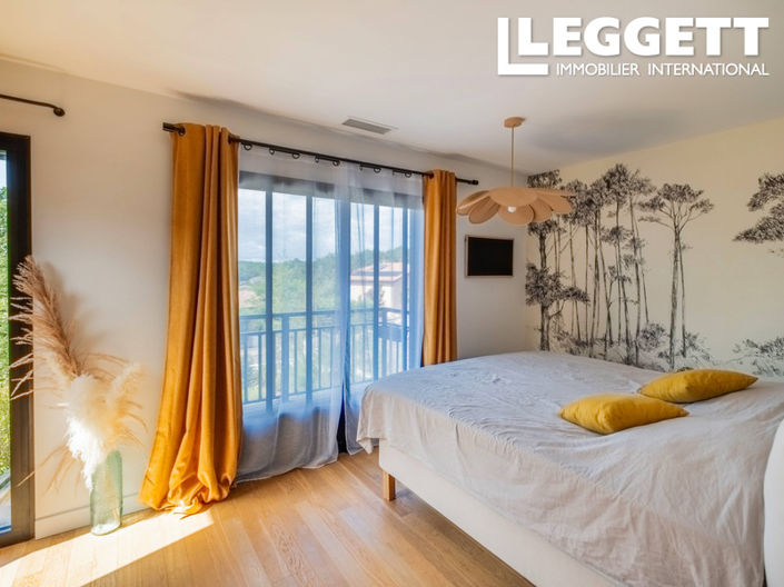 Image No.7-4 Bed House for sale