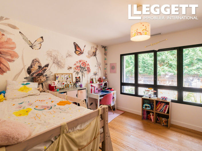 Image No.9-4 Bed House for sale