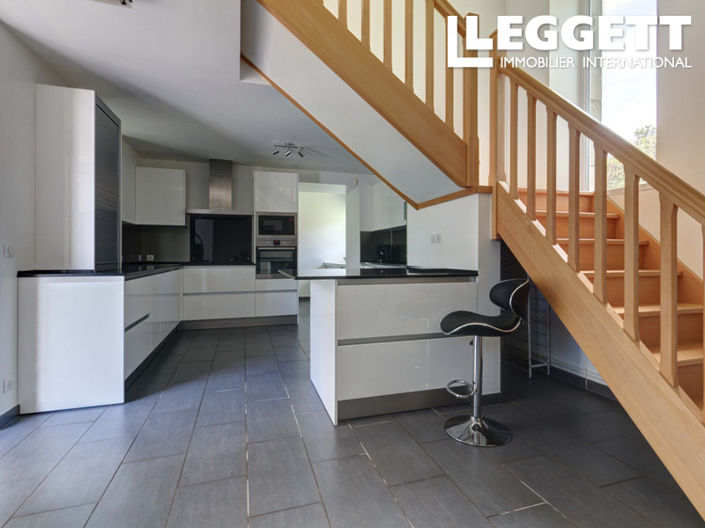 Image No.6-6 Bed House for sale