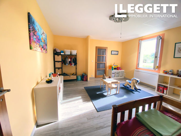 Image No.9-6 Bed House for sale