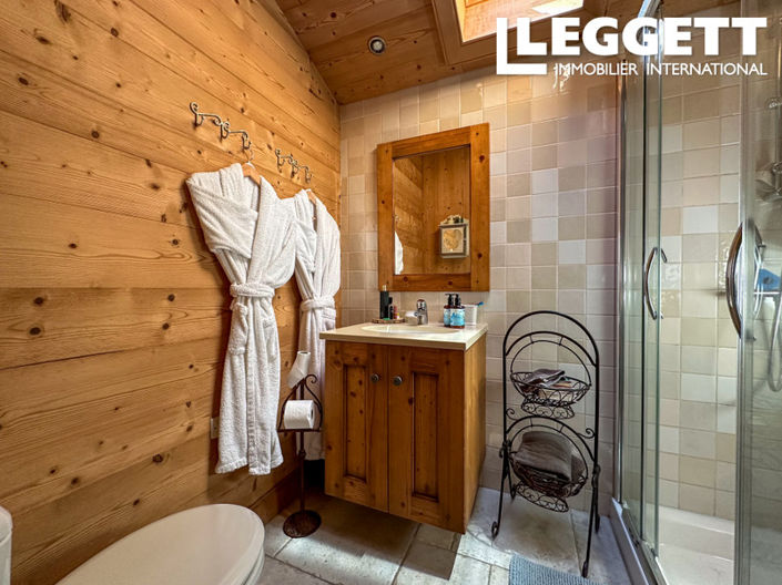 Image No.6-4 Bed House for sale