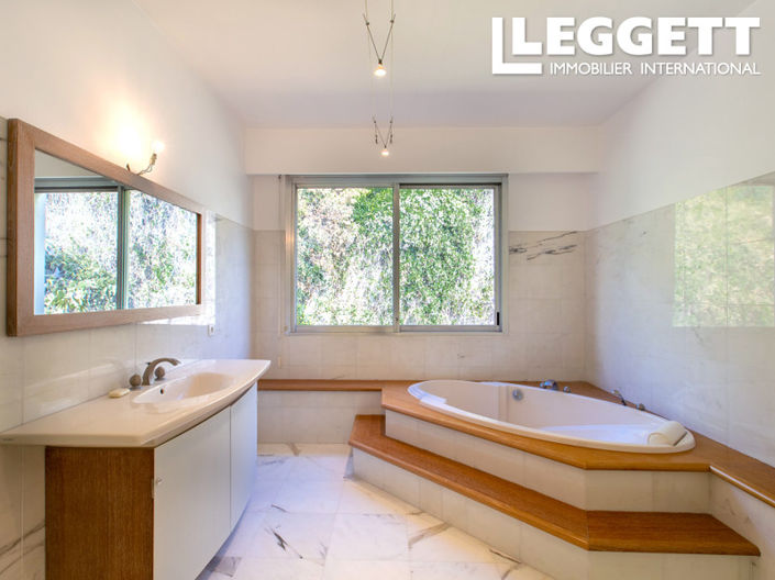 Image No.8-3 Bed Apartment for sale