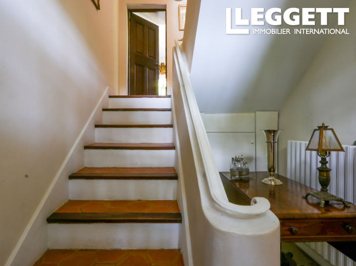 Image No.8-5 Bed House for sale