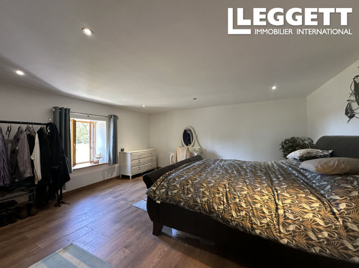 Image No.10-4 Bed House for sale