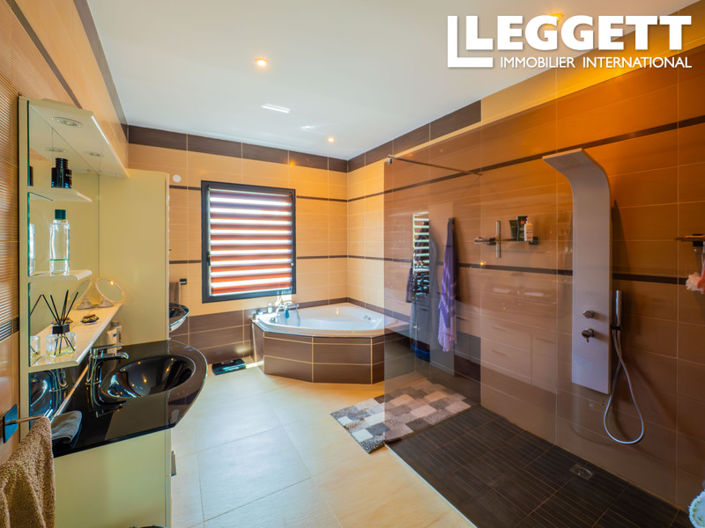 Image No.6-3 Bed House for sale