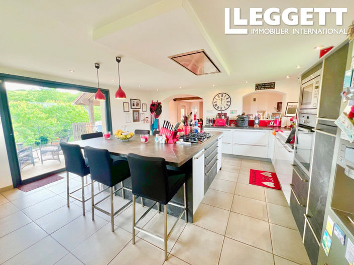 Image No.5-5 Bed House for sale