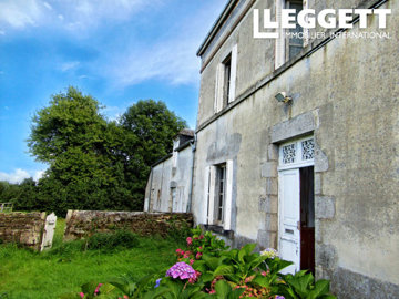 1 - Pré-en-Pail, House