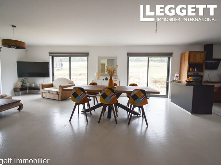 Image No.2-4 Bed House for sale